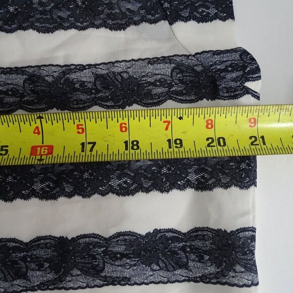 Express Striped Lace Print Short Sleeve Top Women Size L Keyhole Back Scoop Neck - Picture 7 of 9